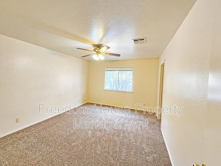 561 Bourbon St #B — Photo 13
