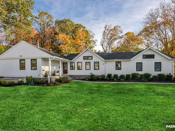 695 Terhune Rd, Ridgewood, NJ 07450