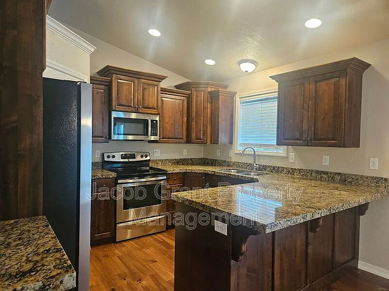 3030 Golden Rod Dr — Photo 10