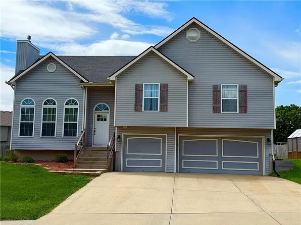 8712 N Robinhood Ave, Kansas City, MO 64154