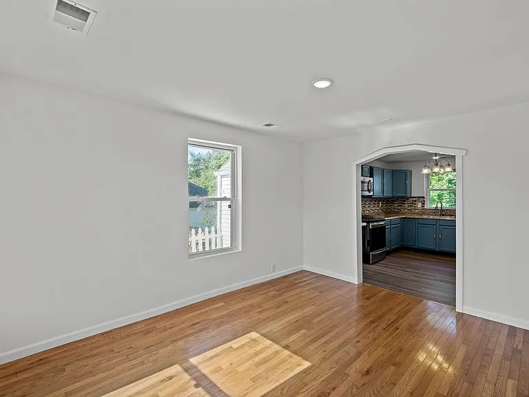 1886 Beechford Ave — Photo 11