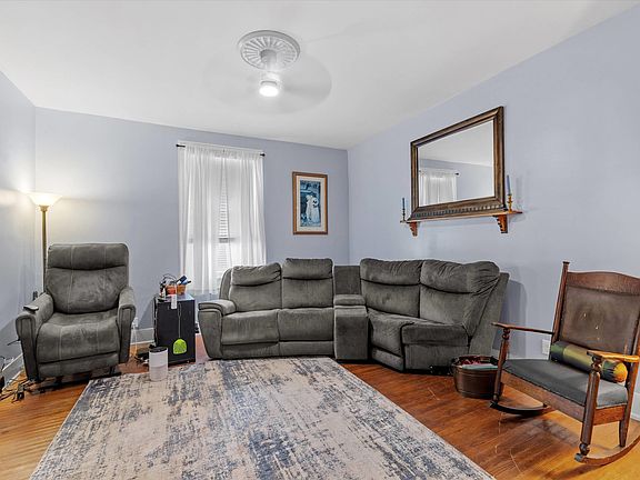 5th image of 710 Elm St