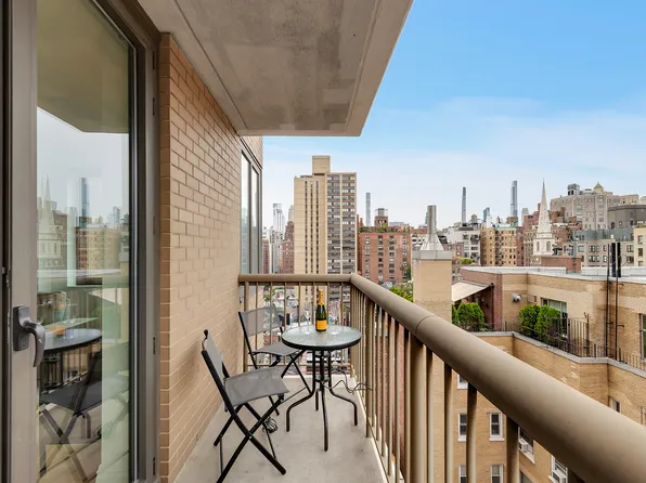 1438 Third Avenue image 2 of 12
