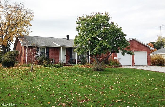 1st image of 3850 Oakridge Dr