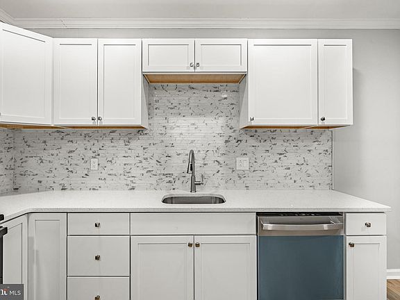 5th image of 313 S 1st Ave