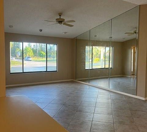 4th image of 2601 SE Grand Dr