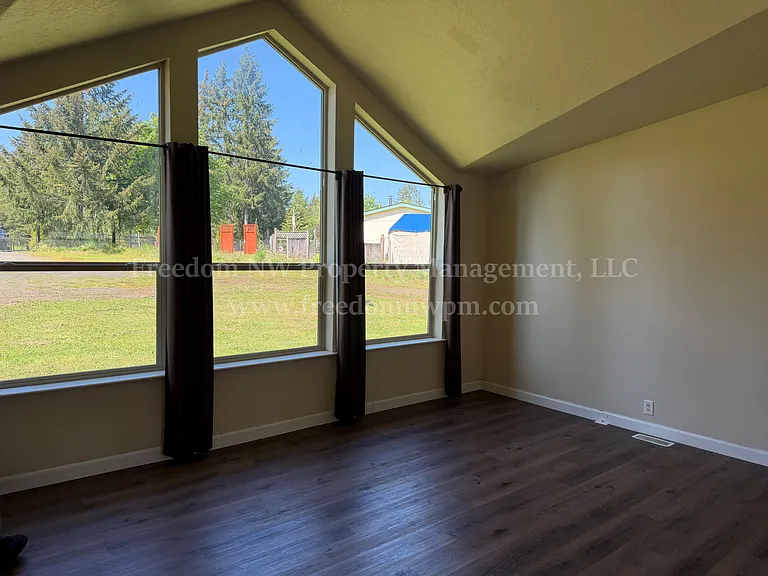 1411 SE Fireweed Rd — Photo 5