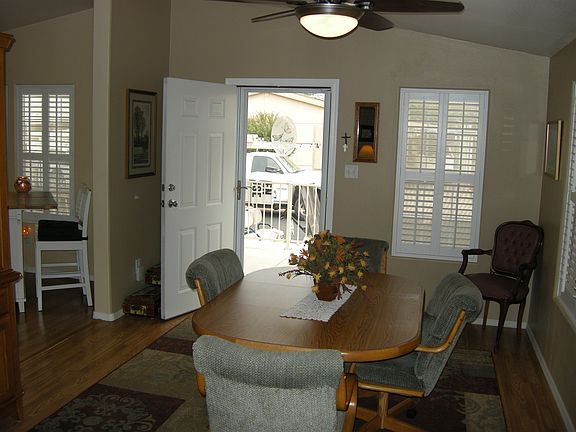 Dining room w/full glassdoor