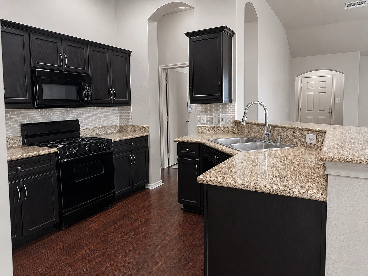 1154 Cottage Grove Cir — Photo 4