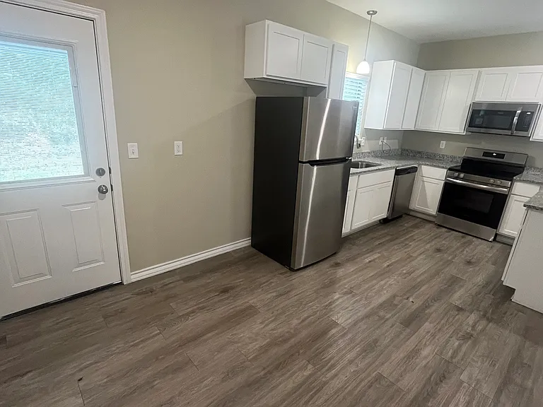 8133 W 7th St — Photo 6