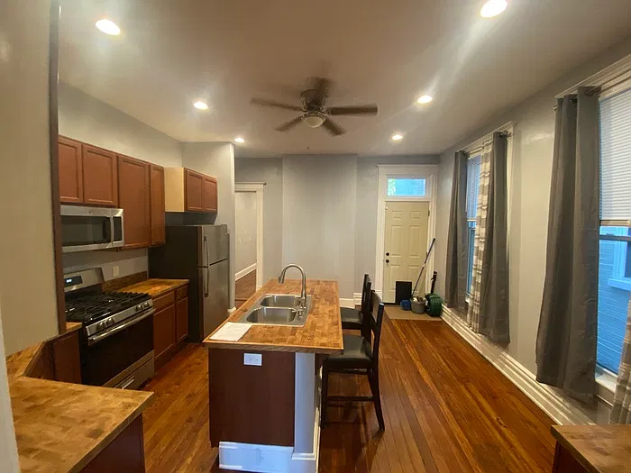 3 bed, 2.5 bath, $2,150 — Photo 4