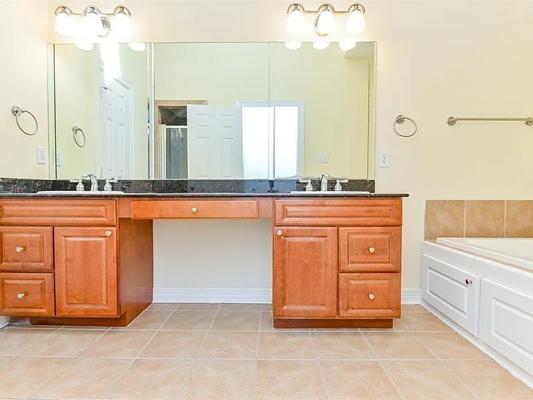 802 Garden Trace Ln — Photo 12