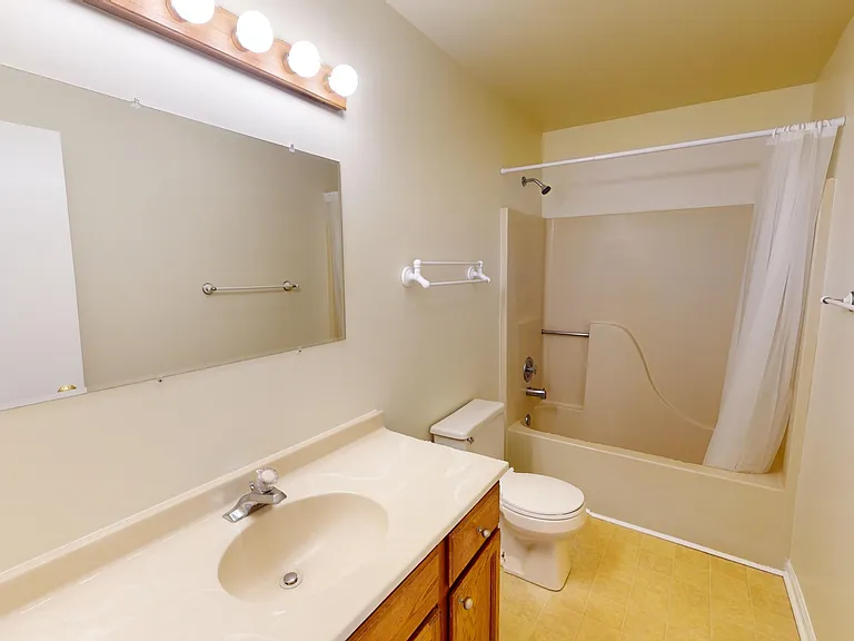 205 Adams St — Photo 7