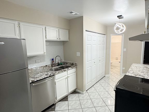 4th image of 1417 E Wyndham Cir