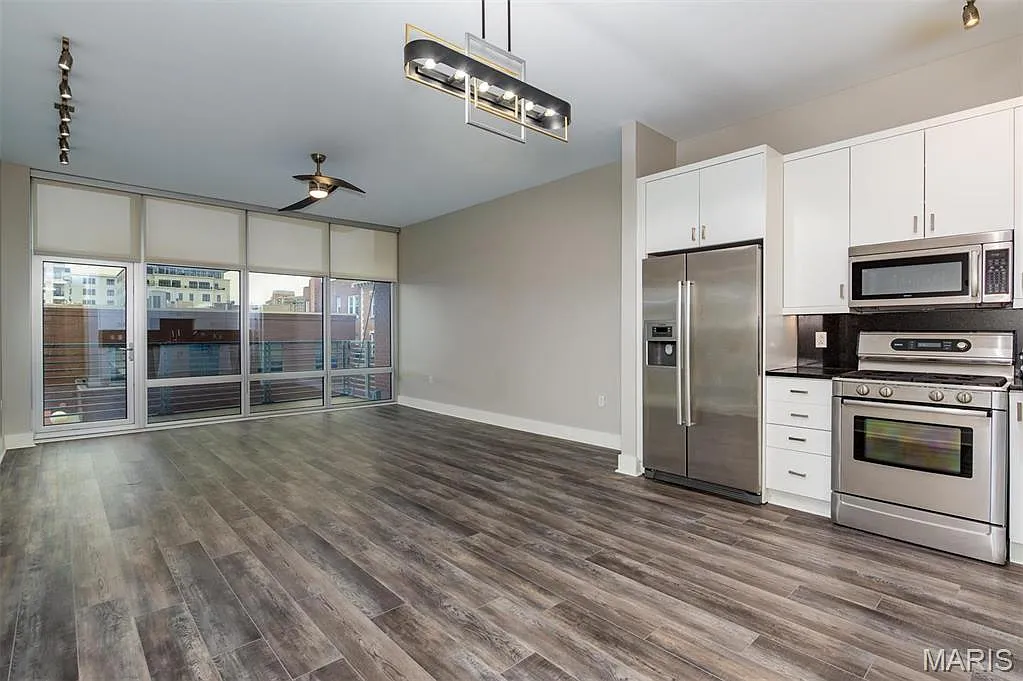 2 bed, 2.0 bath, 1175 sqft, $2,900 — Photo 4