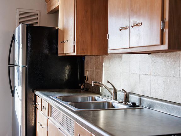 4th image of 2865 N Hartung Ave Unit 4