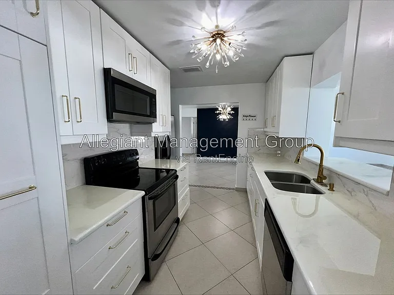 1211 Lehigh St — Photo 2
