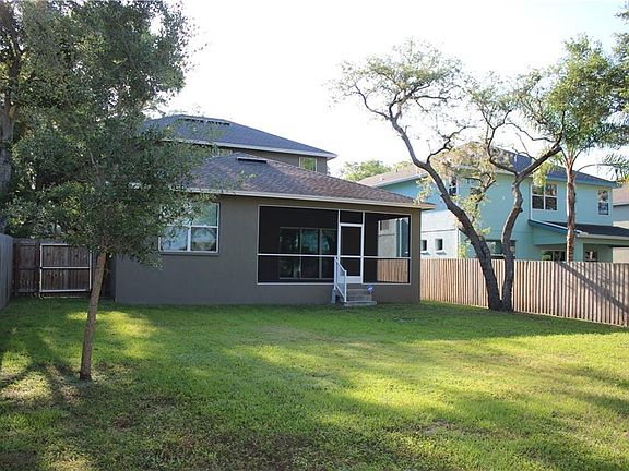 2nd image of 981 Harbor Hill Dr