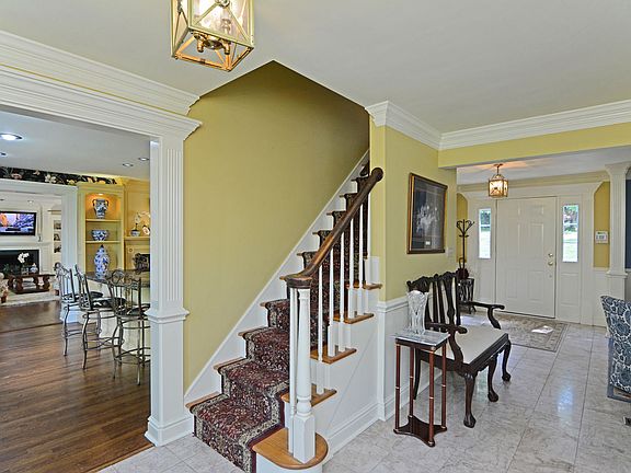 3rd image of 110 Chapel Knoll Dr