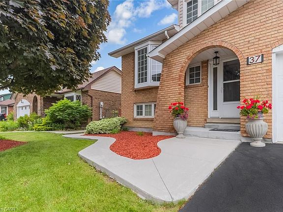 2nd image of 37 Blackthorn Ln