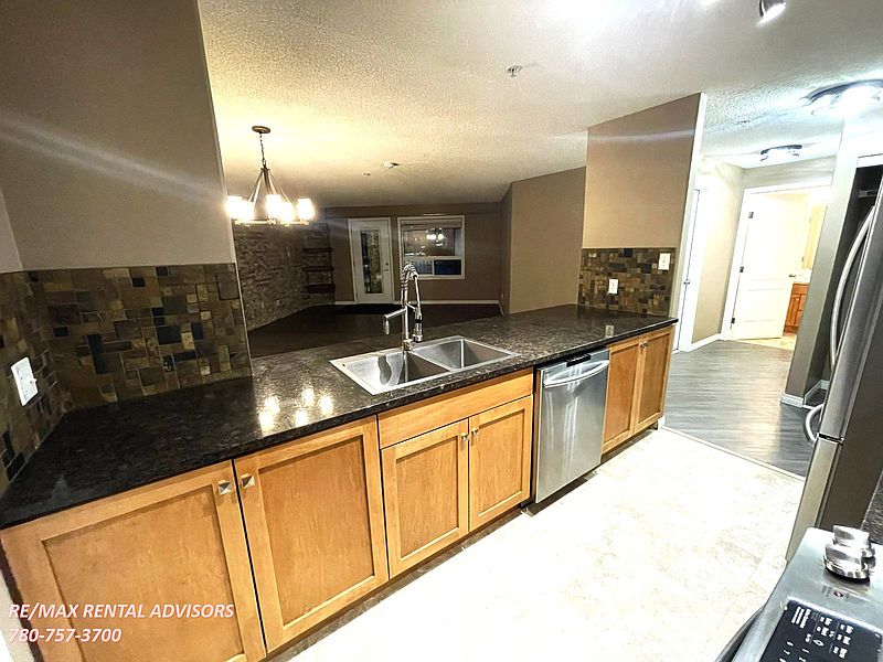 Edmonton Apartment for rent - 2 Bedrooms — photo 4