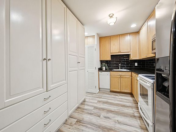 4th image of 4044 Buena Vista St APT 117