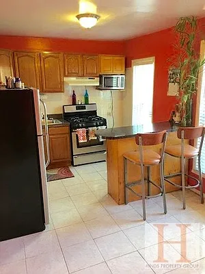 Sold by Hinds Property Group | media 14