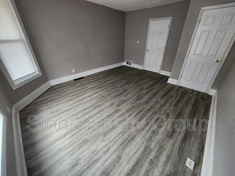 3 bed, 1.0 bath, $1,100 — Photo 4