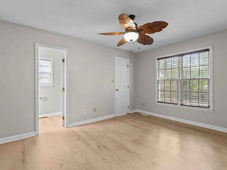 4504 Liverpool Ln — Photo 28