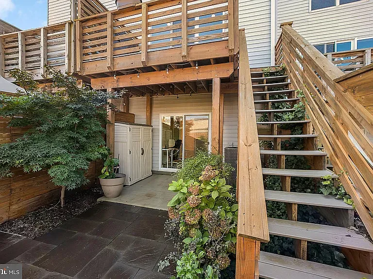 1030 Perry St NE — Photo 8