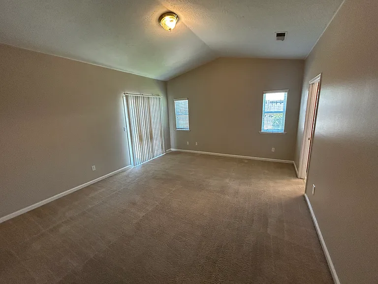 2240 Lorena Ave — Photo 5