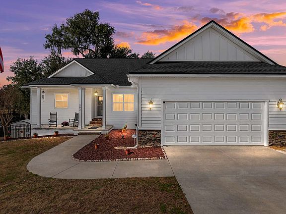 3rd image of 292 SW Old Cypress Way