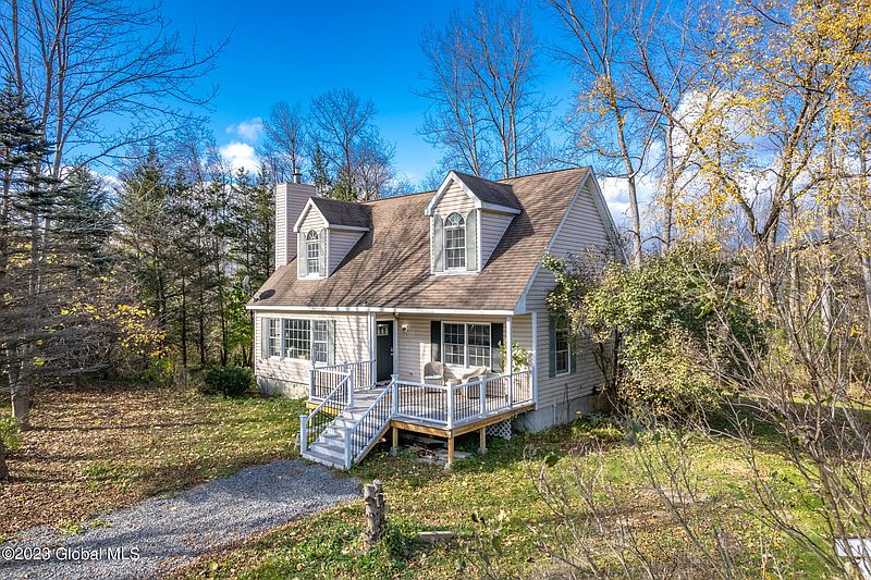 2nd image of 1124 Creek Road