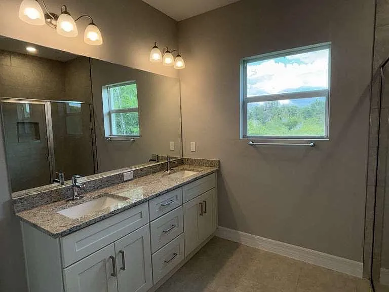 460 Westchester Dr — Photo 10