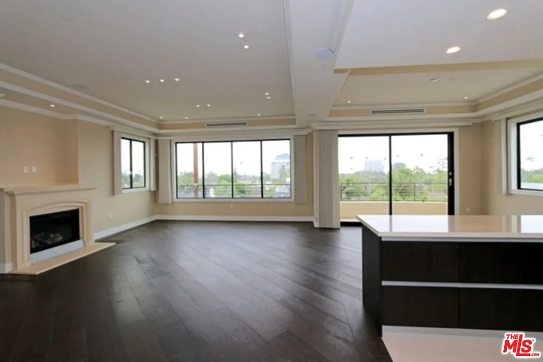 2 bed, 2.5 bath, 1837 sqft, $8,200 — Photo 1