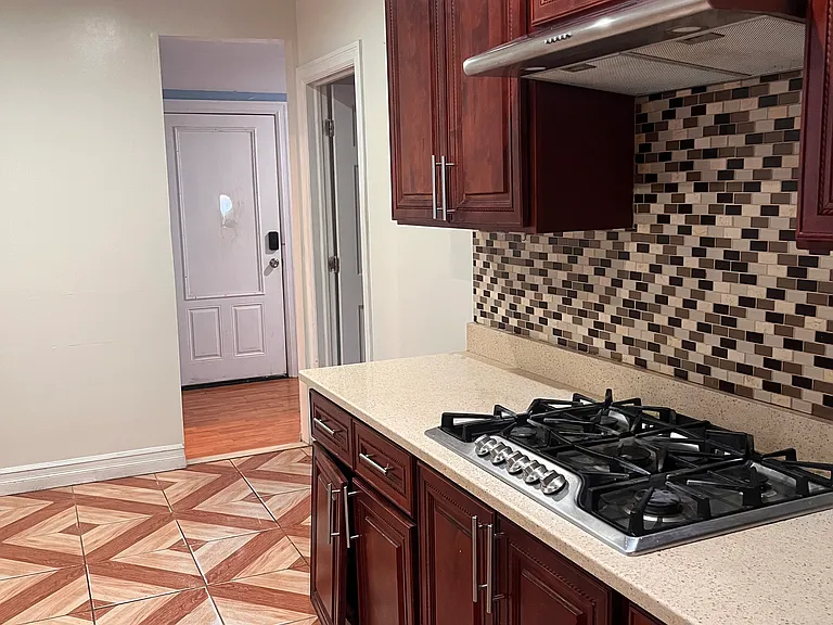 49 Manor Rd #1 — Photo 4