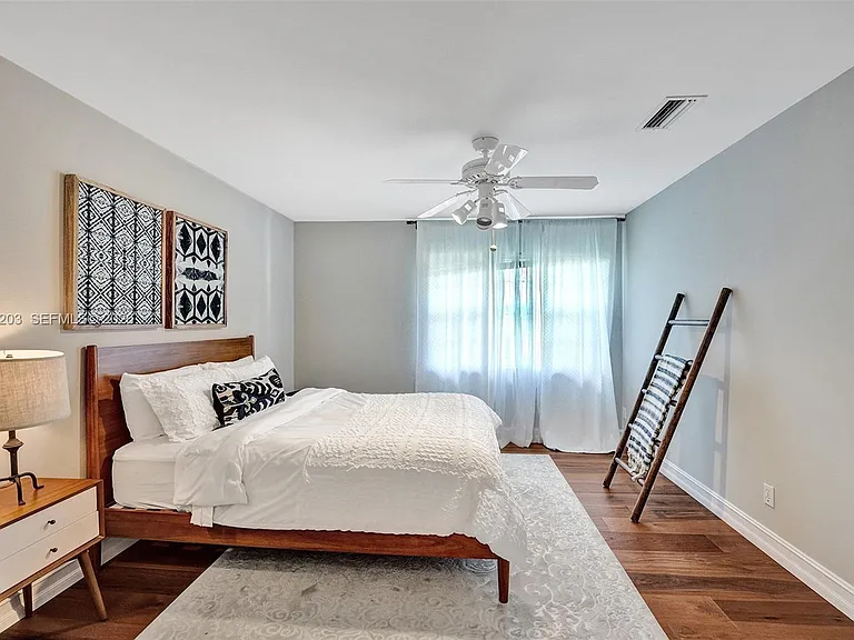 22180 Woodset Ln — Photo 24
