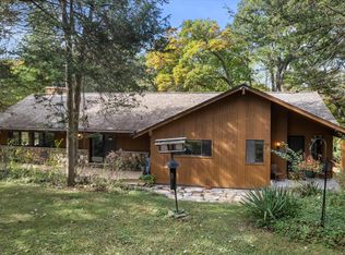 35068 Old Woods Rd, Oconomowoc, WI 53066