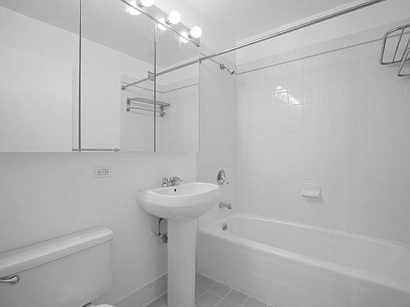 3rd image of 200 W 60th St APT 10B