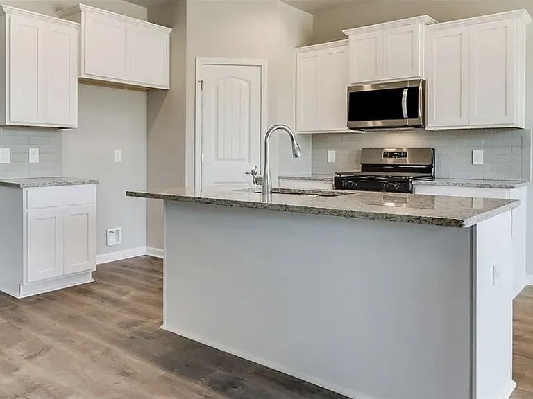 1742 Sawgrass Dr — Photo 4