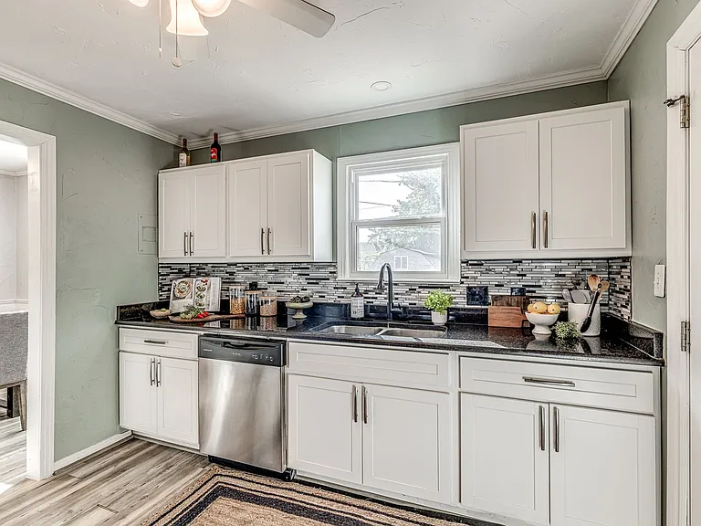 2912 W Fairfield Ave — Photo 14