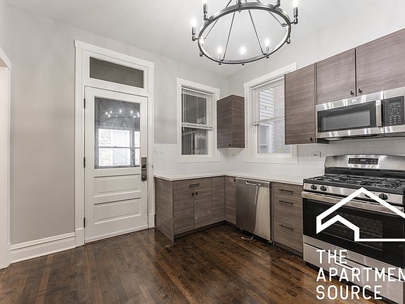 3rd image of 2703 N Sacramento Ave #1