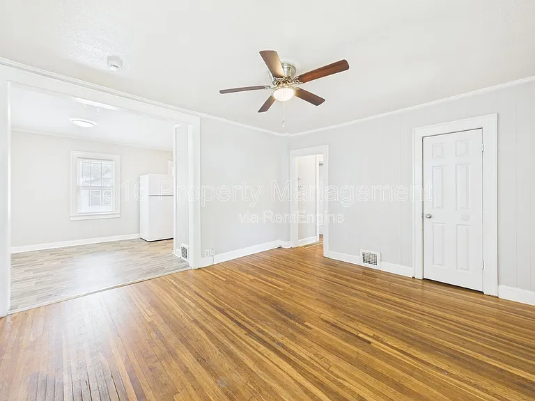 2205 E 59th St — Photo 2