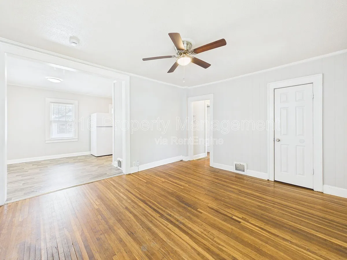 Building Photo - 2205 E 59th St