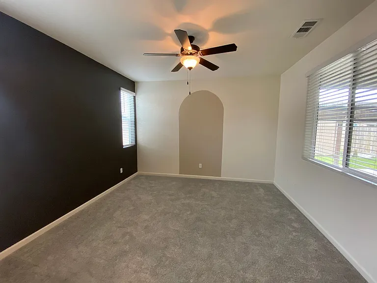 3212 N Noyes Ct — Photo 18