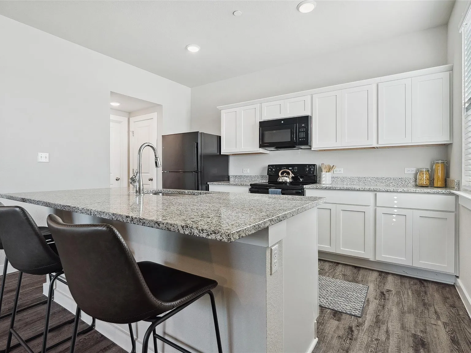 2 bed, 2.5 bath, 1084 sqft, $1,500 — Photo 3