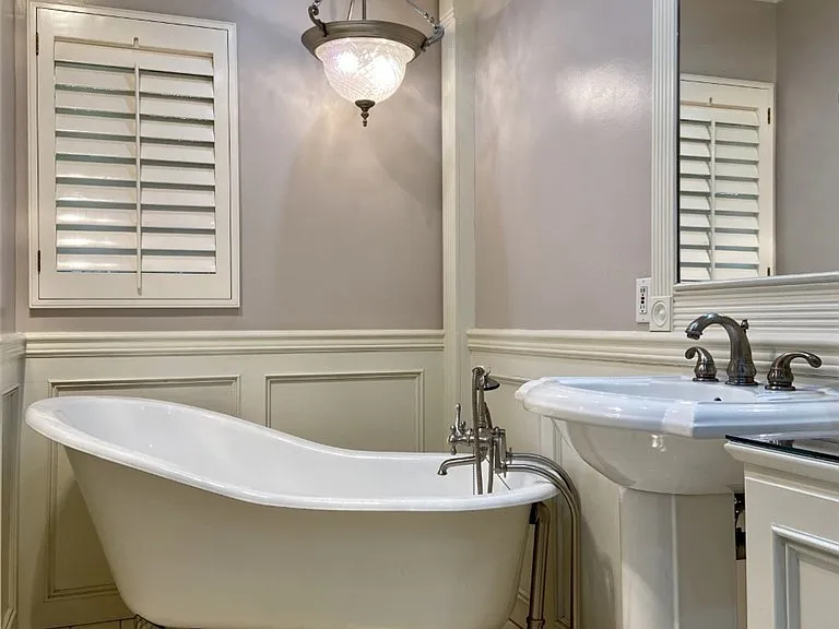1693 N Euclid Ave — Photo 28