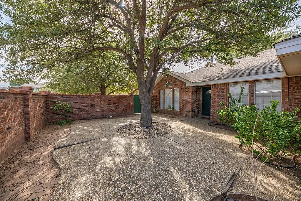 3 bed, 1868 sqft, $2,450 — Photo 3