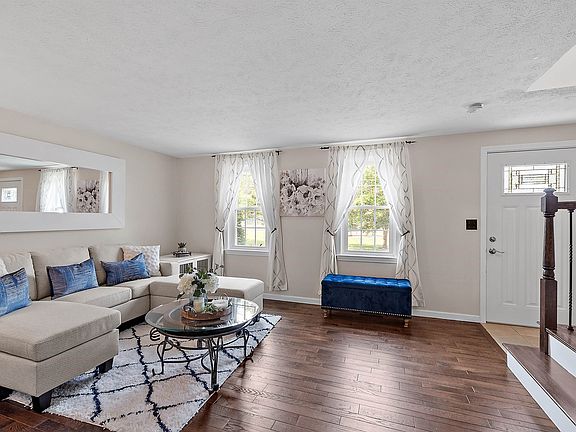 3rd image of 77 BURGUNDY Drive #17