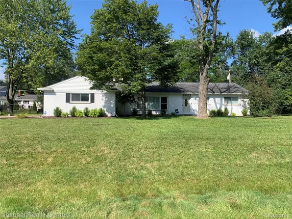 23695 E Newell Cir, Farmington Hills, MI 48336